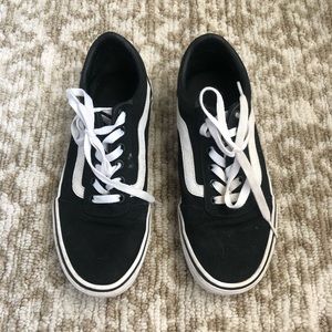 Like new Black Vans size 9